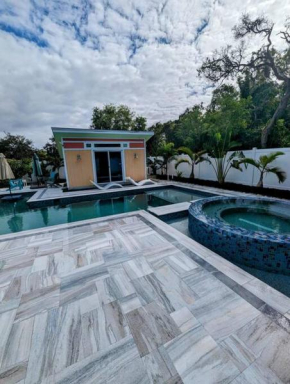 Beachy Pool House just 1.5 mile to Bonita Beach